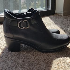 Naturalizer Elisa Bootie 9.5 W